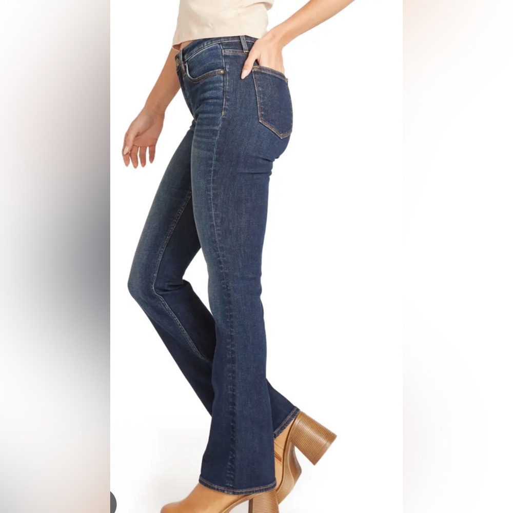 Vigoss jagger bootcut jeans dark wash in size 27, length 32